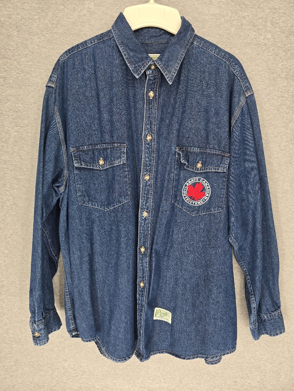 Roots Labatt Canada Outfitters vintage denim button down shirt maple leaf LG